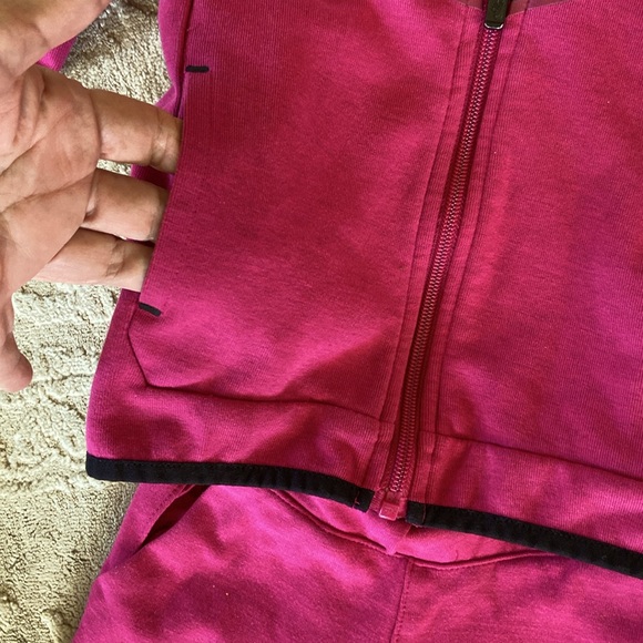 Nike Sportswear Tech Fleece Set includes a full-zip hoodie w/matching pants. 2T - Picture 5 of 8